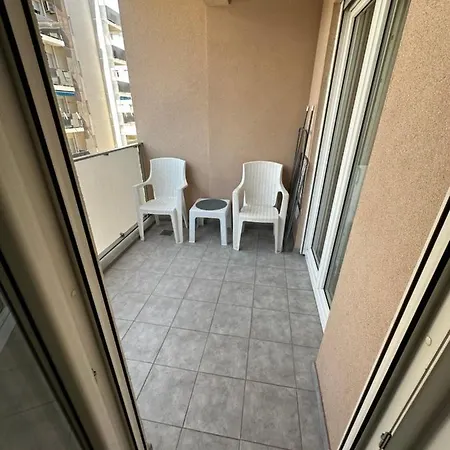 Kvart Thousand Roses